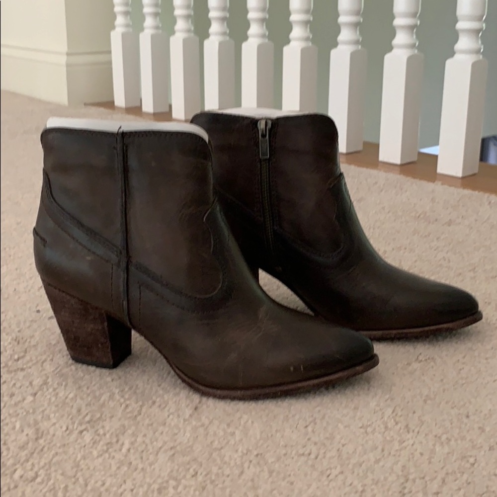 BNWT Frye Dark Brown Ankle Boots